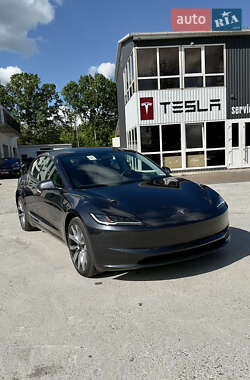 Седан Tesla Model 3 2024 в 
