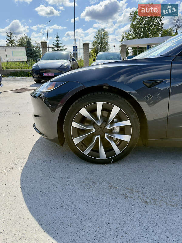 Седан Tesla Model 3 2024 в Виннице