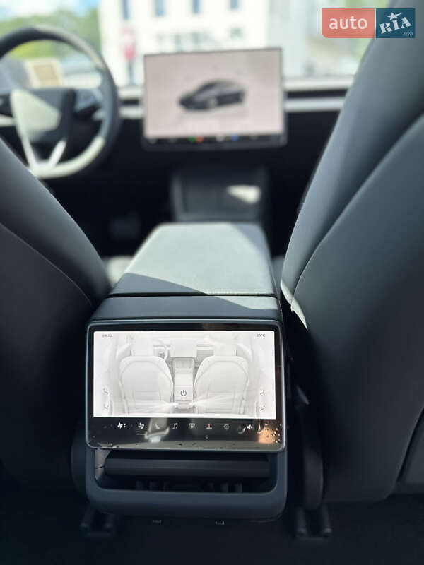 Седан Tesla Model 3 2024 в Виннице