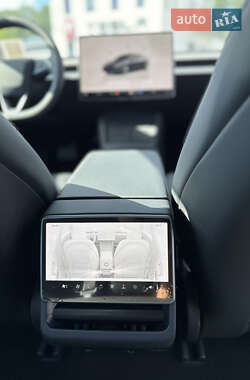 Седан Tesla Model 3 2024 в 