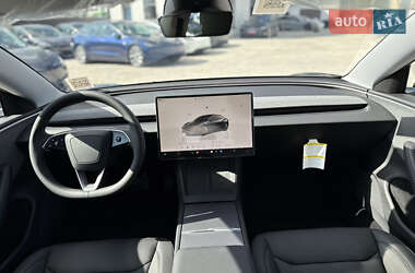 Седан Tesla Model 3 2024 в 