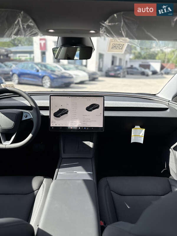 Седан Tesla Model 3 2024 в Виннице