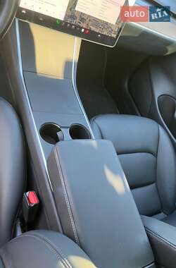 Седан Tesla Model 3 2019 в 