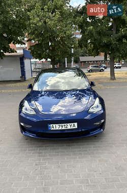 Седан Tesla Model 3 2022 в 