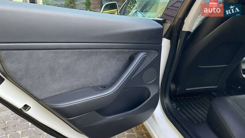 Седан Tesla Model 3 2021 в Костопілі