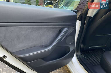 Седан Tesla Model 3 2021 в 