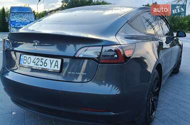 Седан Tesla Model 3 2022 в 