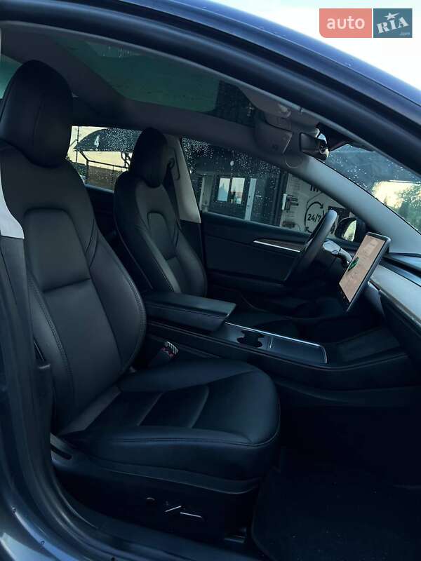 Седан Tesla Model 3 2022 в Почаєві
