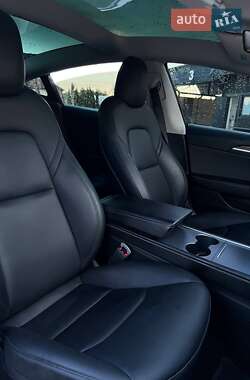 Седан Tesla Model 3 2022 в 