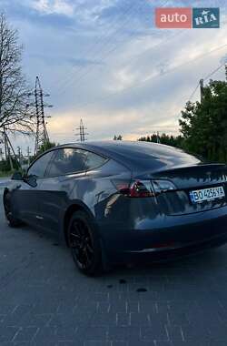 Седан Tesla Model 3 2022 в 