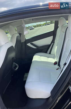 Седан Tesla Model 3 2021 в 