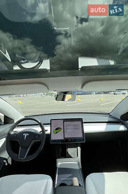 Седан Tesla Model 3 2021 в 