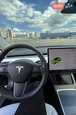 Седан Tesla Model 3 2021 в 
