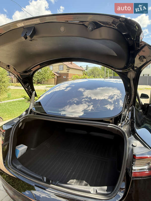 Седан Tesla Model 3 2021 в Сумах