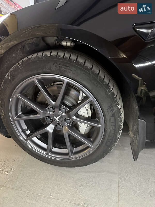 Седан Tesla Model 3 2021 в Сумах