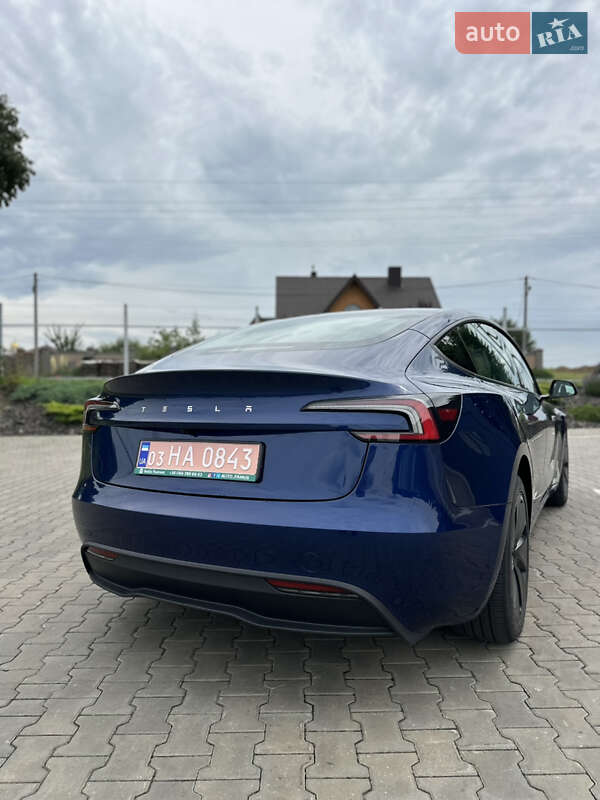 Седан Tesla Model 3 2024 в Луцьку
