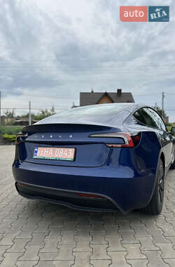 Седан Tesla Model 3 2024 в 