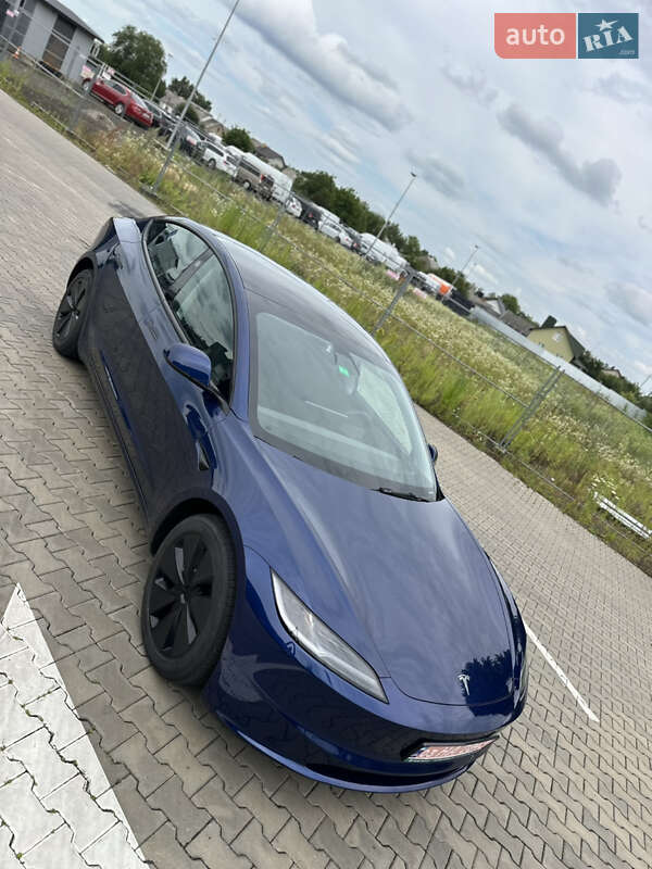 Седан Tesla Model 3 2024 в Луцьку