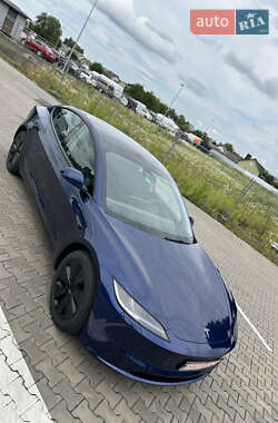Седан Tesla Model 3 2024 в 