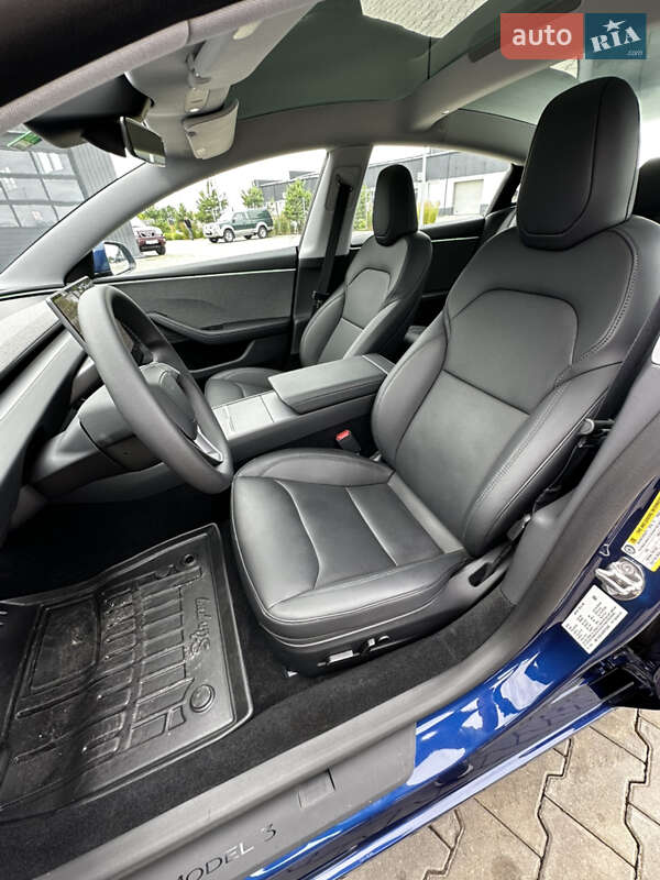 Седан Tesla Model 3 2024 в Луцьку