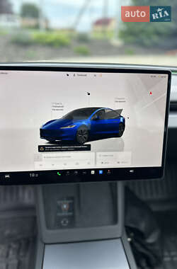 Седан Tesla Model 3 2024 в 