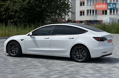 Седан Tesla Model 3 2021 в 