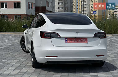 Седан Tesla Model 3 2021 в 