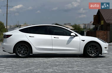 Седан Tesla Model 3 2021 в 