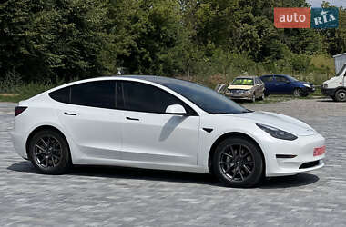 Седан Tesla Model 3 2021 в 