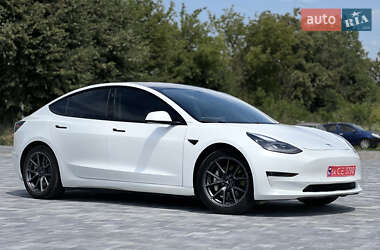 Седан Tesla Model 3 2021 в 