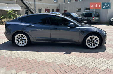 Седан Tesla Model 3 2022 в 