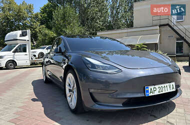 Седан Tesla Model 3 2022 в 