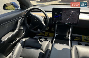 Седан Tesla Model 3 2020 в 