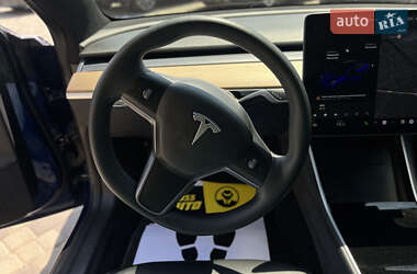 Седан Tesla Model 3 2020 в 