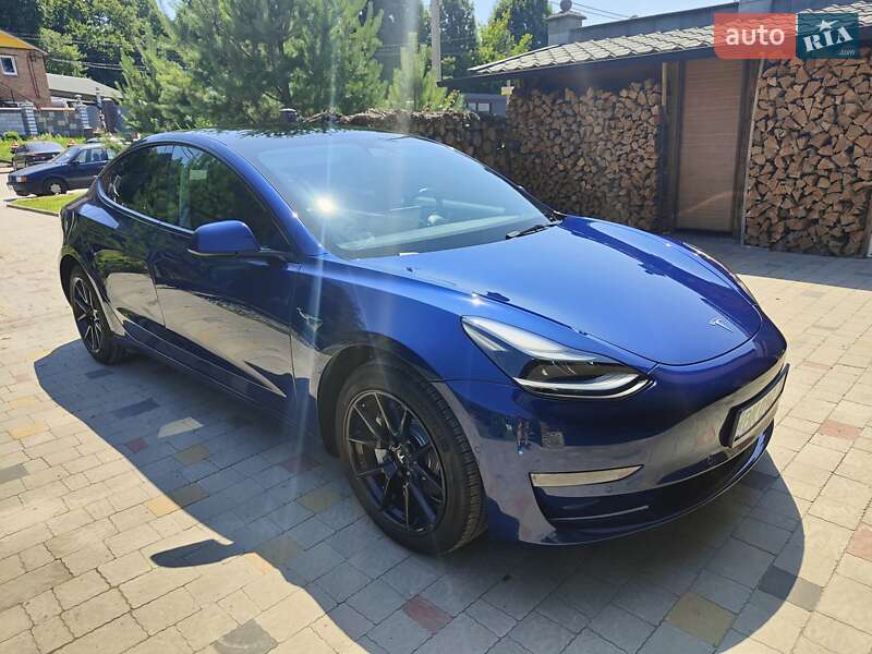 Седан Tesla Model 3 2022 в Рівному