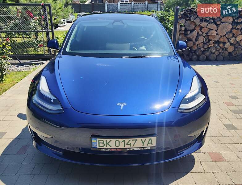 Седан Tesla Model 3 2022 в Рівному