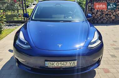 Седан Tesla Model 3 2022 в 
