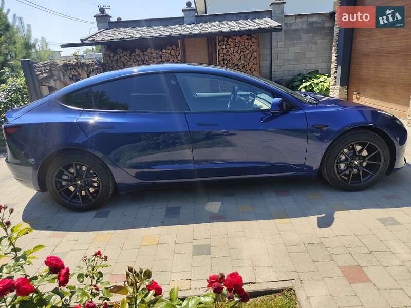 Седан Tesla Model 3 2022 в Рівному
