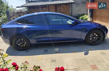 Седан Tesla Model 3 2022 в 