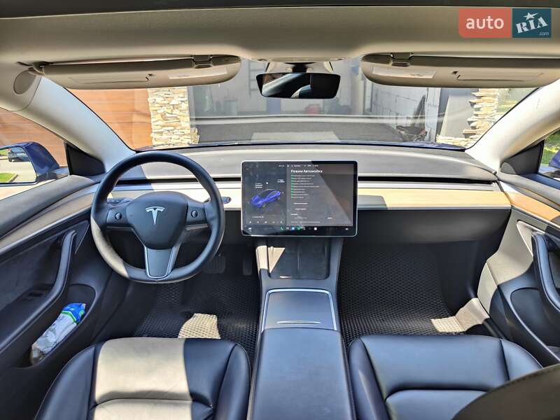 Седан Tesla Model 3 2022 в Рівному