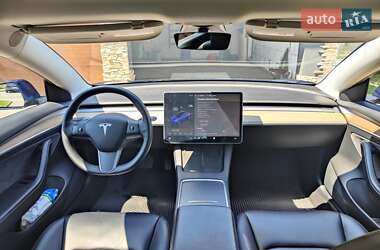 Седан Tesla Model 3 2022 в 