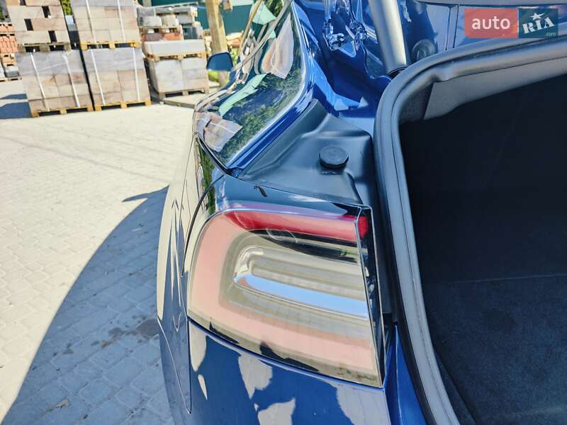 Седан Tesla Model 3 2022 в Рівному