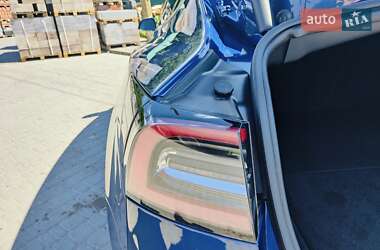 Седан Tesla Model 3 2022 в 