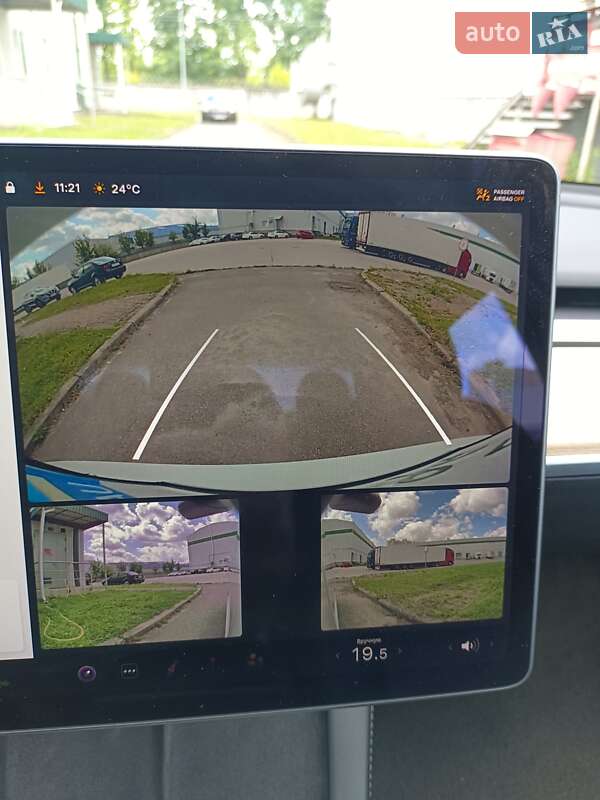 Седан Tesla Model 3 2021 в Броварах