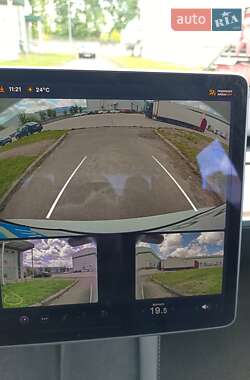 Седан Tesla Model 3 2021 в 