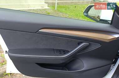 Седан Tesla Model 3 2021 в 