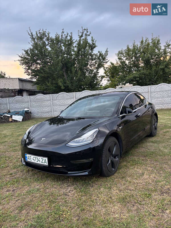 Седан Tesla Model 3 2018 в Кам'янському