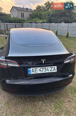 Седан Tesla Model 3 2018 в Кам'янському