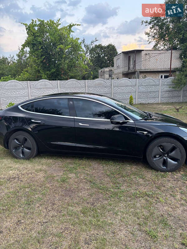 Седан Tesla Model 3 2018 в Кам'янському