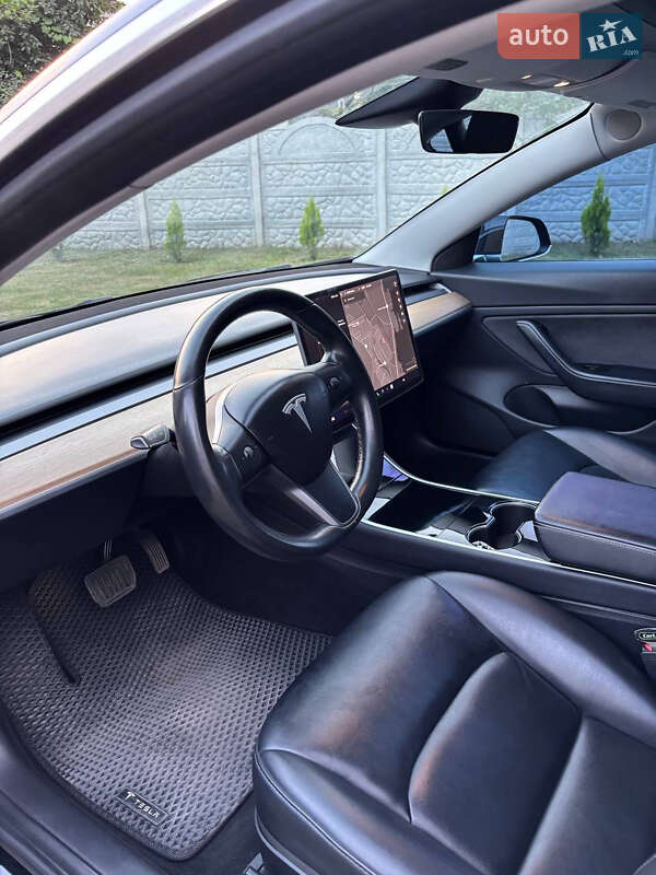 Седан Tesla Model 3 2018 в Кам'янському